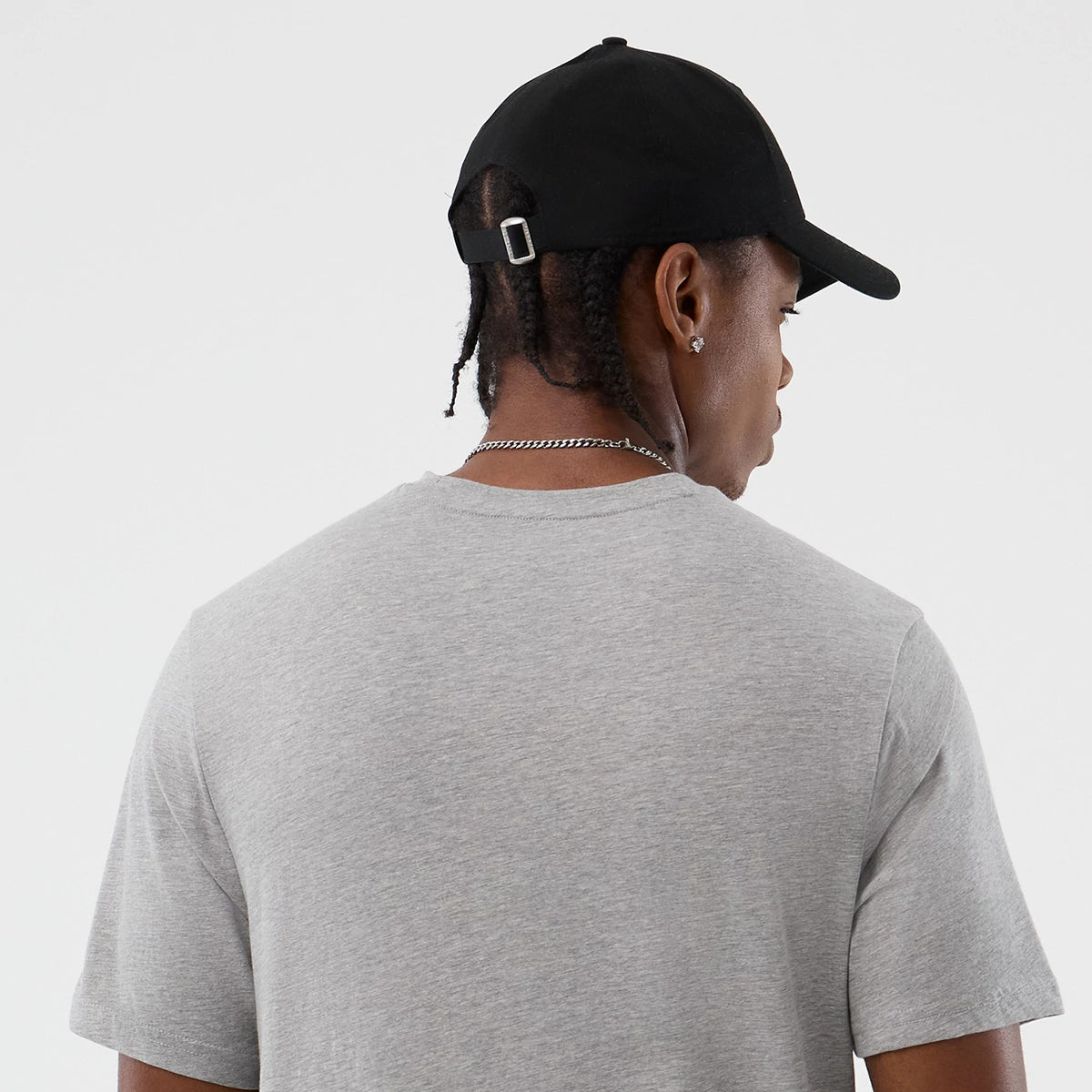 New Era LA Lakers NBA Back To School Grey T-Shirt, back view on a model with a plain grey design showing no graphics or logos, worn with a black cap featuring an adjustable strap and buckle.