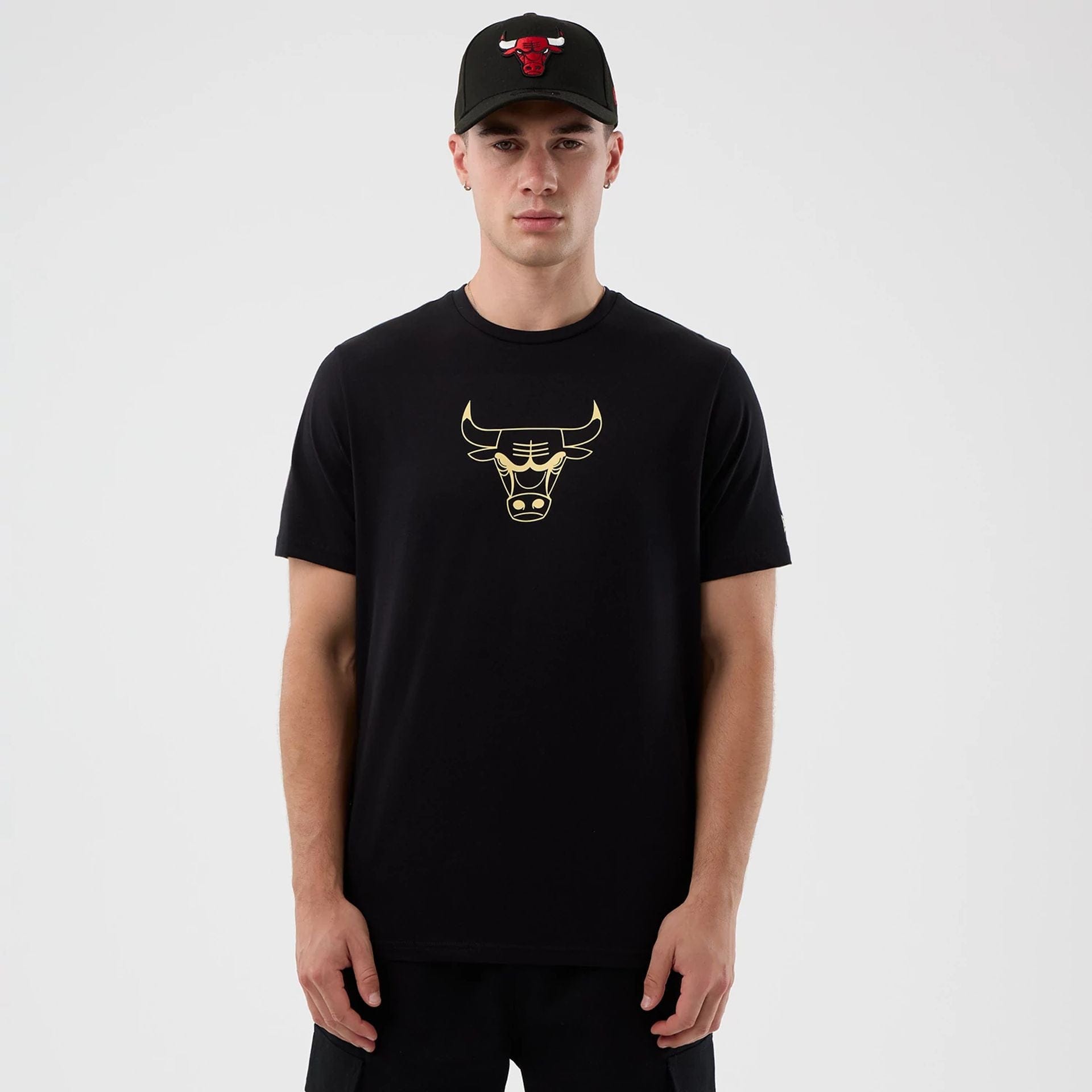 The Male model is wearing Chicago Bulls NBA Back To School Black T-Shirt 1