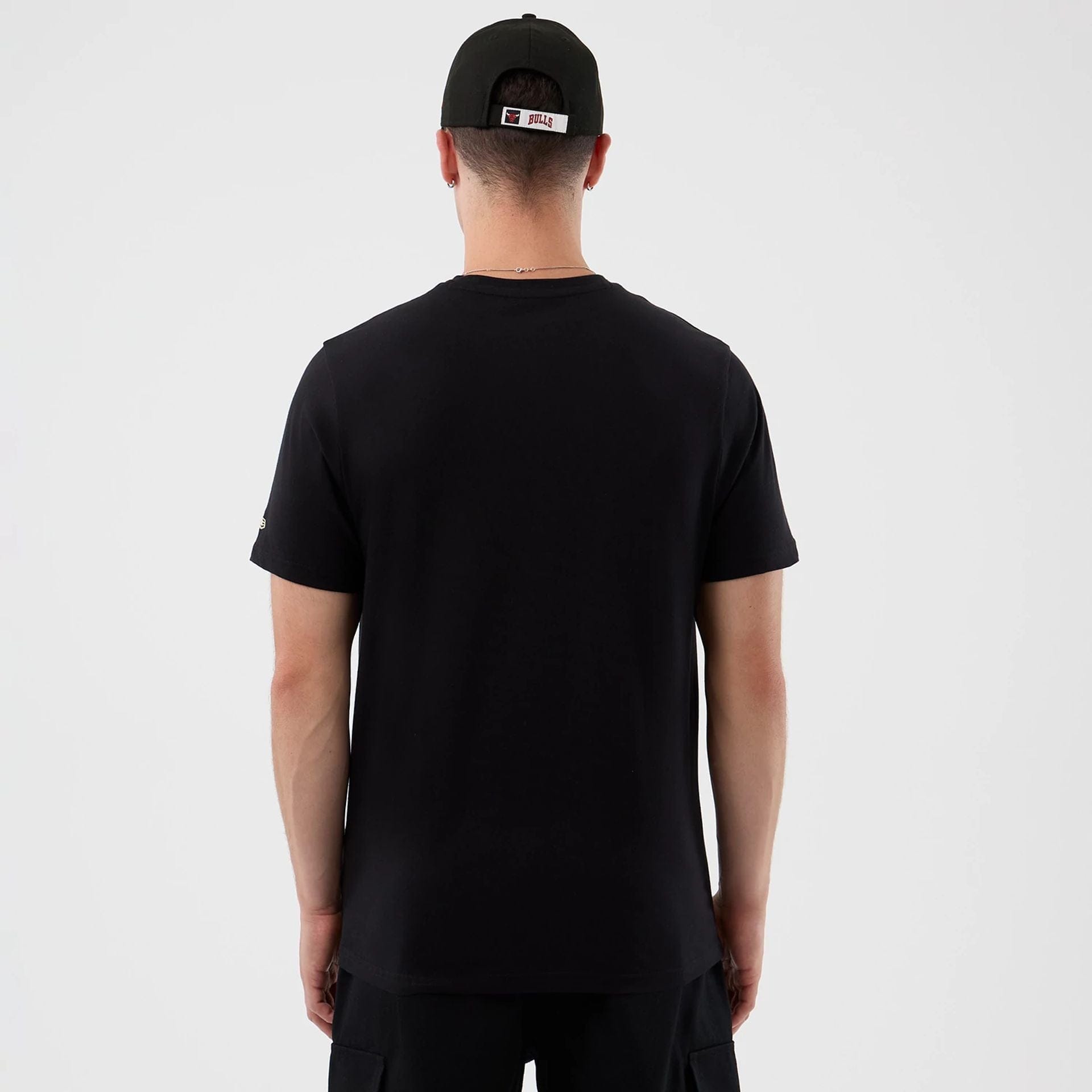 The Male model is wearing Chicago Bulls NBA Back To School Black T-Shirt 2