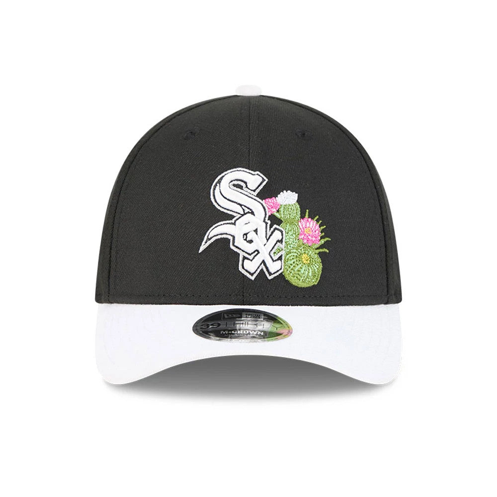 White Sox MLB Spring Training 2026 Black New Era 39THIRTY M-Crown Stretch Fit Cap, front view showing the raised embroidered white Sox and cactus graphics on the black crown with a contrasting white curved visor and 39THIRTY size sticker.