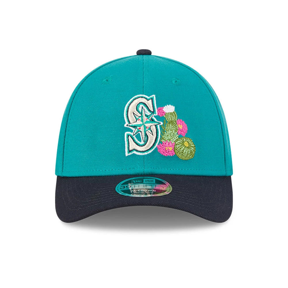 Mariners MLB Spring Training 2026 Green New Era 39THIRTY M-Crown Stretch Fit Cap, front view showing raised white and green embroidered Mariners logo with cacti graphics on the green crown, black curved visor with 39THIRTY size sticker.