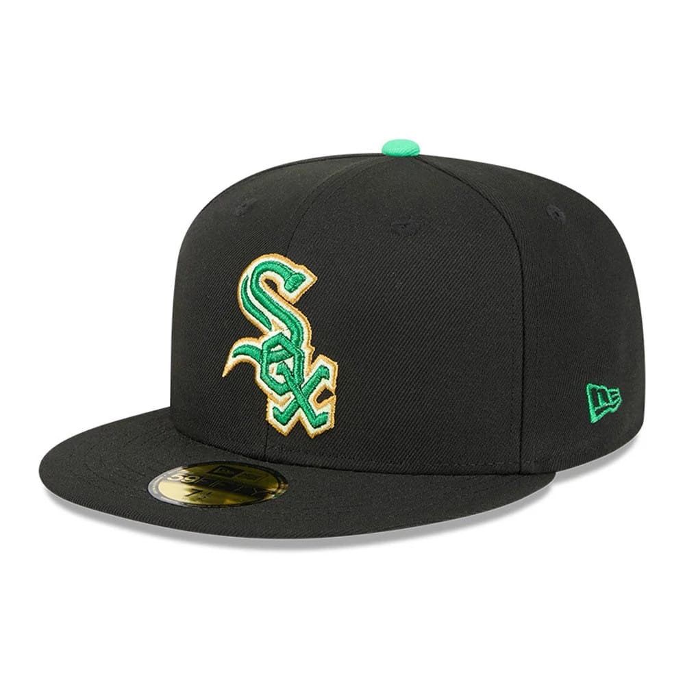 Chicago White Sox MLB Saint Patrick's Day Black New Era 59FIFTY Fitted Cap, three-quarter view with a green and gold embroidered Sox logo on the front, black visor with gold 59FIFTY size sticker, and green top button.