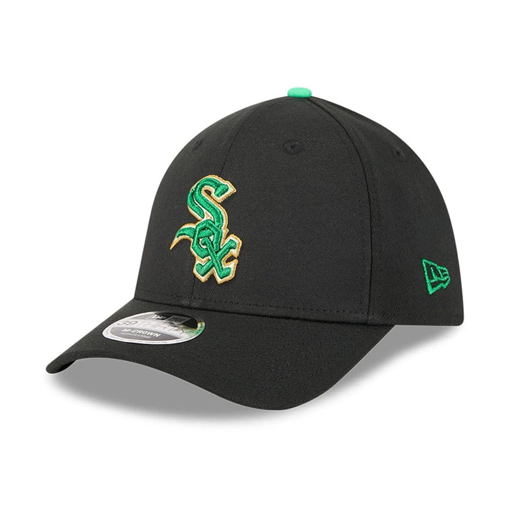 White Sox MLB Saint Patrick's Day Black New Era 39THIRTY M-Crown A-Frame Stretch Fit Cap, front view showing the raised green and gold Sox logo on the front panel, curved black visor with a silver 39THIRTY size sticker, and a green top button.