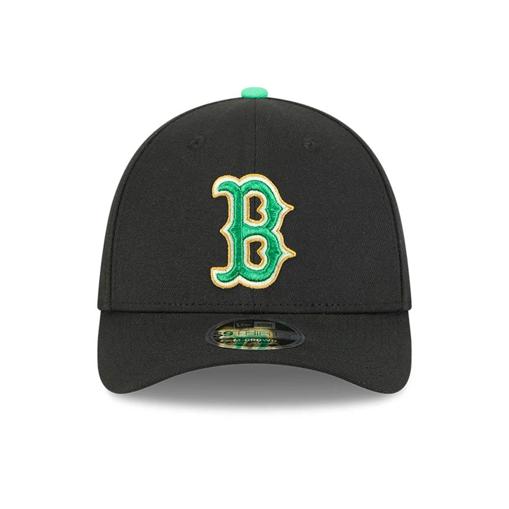 Red Sox MLB Saint Patrick's Day Black New Era 39THIRTY M-Crown A-Frame Stretch Fit Cap, front view showing the green B logo with gold trim on the centre front panel, black curved visor and 39THIRTY size sticker.