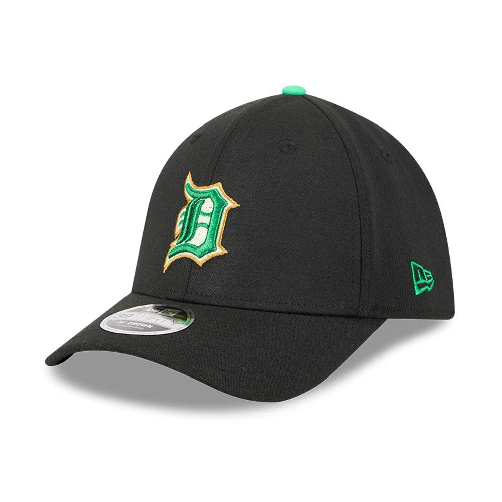 Tigers MLB Saint Patrick's Day Black New Era 39THIRTY M-Crown A-Frame Stretch Fit Cap, front view showing green and gold embroidered D logo on front panel, with a black curved visor featuring a 39THIRTY size sticker.