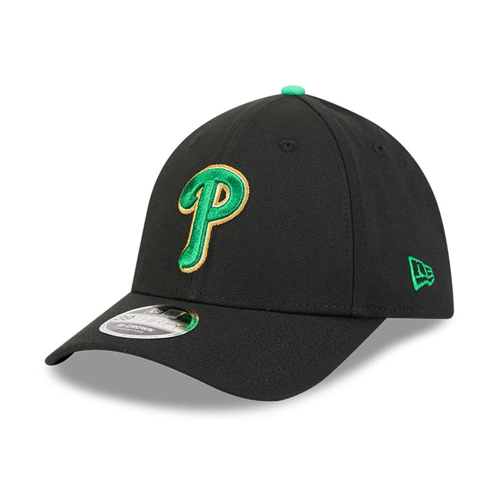 Phillies MLB Saint Patrick's Day Black New Era 39THIRTY M-Crown A-Frame Stretch Fit Cap, three-quarter view showing a green and gold embroidered P logo on the front panel, with a green New Era flag logo on the left side.