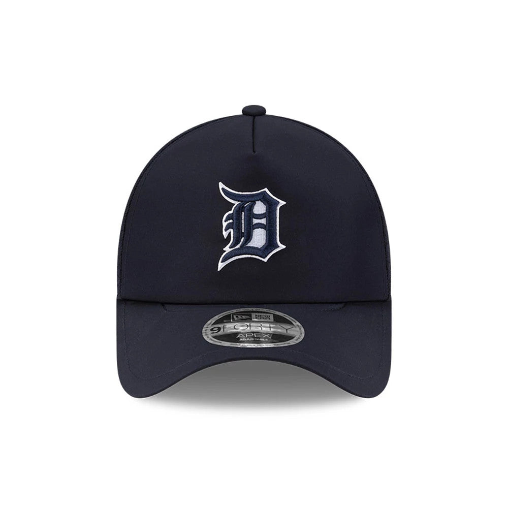 Detroit Tigers MLB Batting Practice 2026 Navy New Era 9FORTY Apex Adjustable Cap, front view showing the raised white and navy embroidered Detroit Tigers logo on the structured navy crown and the 9FORTY size sticker on the curved visor.
