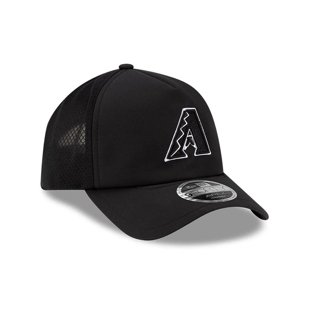 Arizona Diamondbacks MLB Batting Practice 2026 Black New Era 9FORTY Apex Adjustable Cap, three-quarter view showing the raised embroidered A team logo on the front panel, black curved visor and 9FORTY size sticker.
