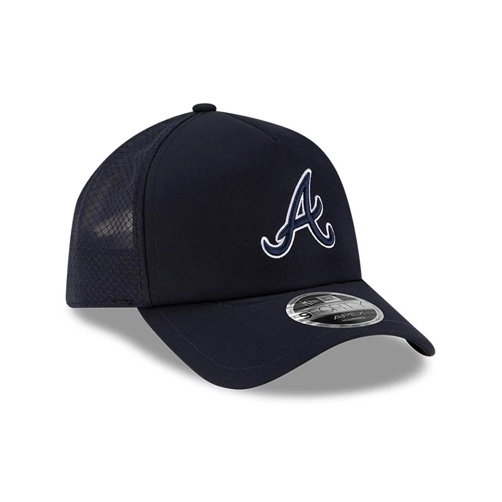 Atlanta Braves MLB Batting Practice 2026 Navy New Era 9FORTY Apex Adjustable Cap, three-quarter view showing the raised white A logo in embroidery on the front panel, curved navy visor with a 9FORTY size sticker, and mesh side panel.