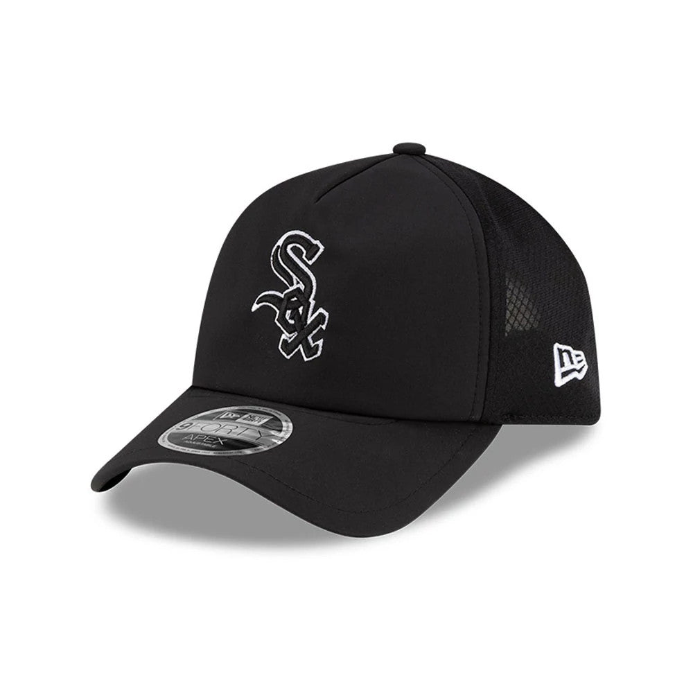 Chicago White Sox MLB Batting Practice 2026 Black New Era 9FORTY Apex Adjustable Cap, three-quarter view showing the raised white embroidered White Sox logo on the front panel, curved black visor with 9FORTY size sticker.