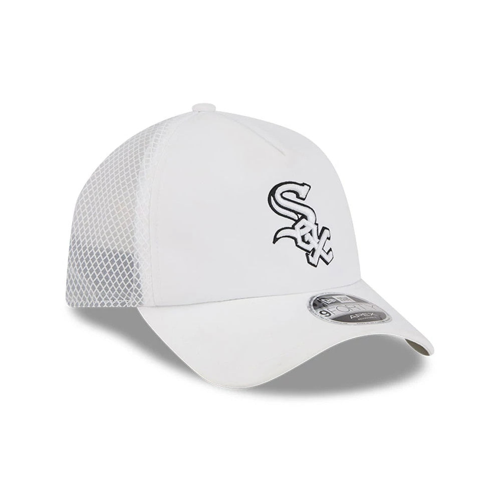 Chicago White Sox MLB Batting Practice 2026 White New Era 9FORTY Apex Adjustable Cap, three-quarter view showing the black and white embroidered Sox logo on the front panel and the 9FORTY size sticker on the slightly curved white visor.