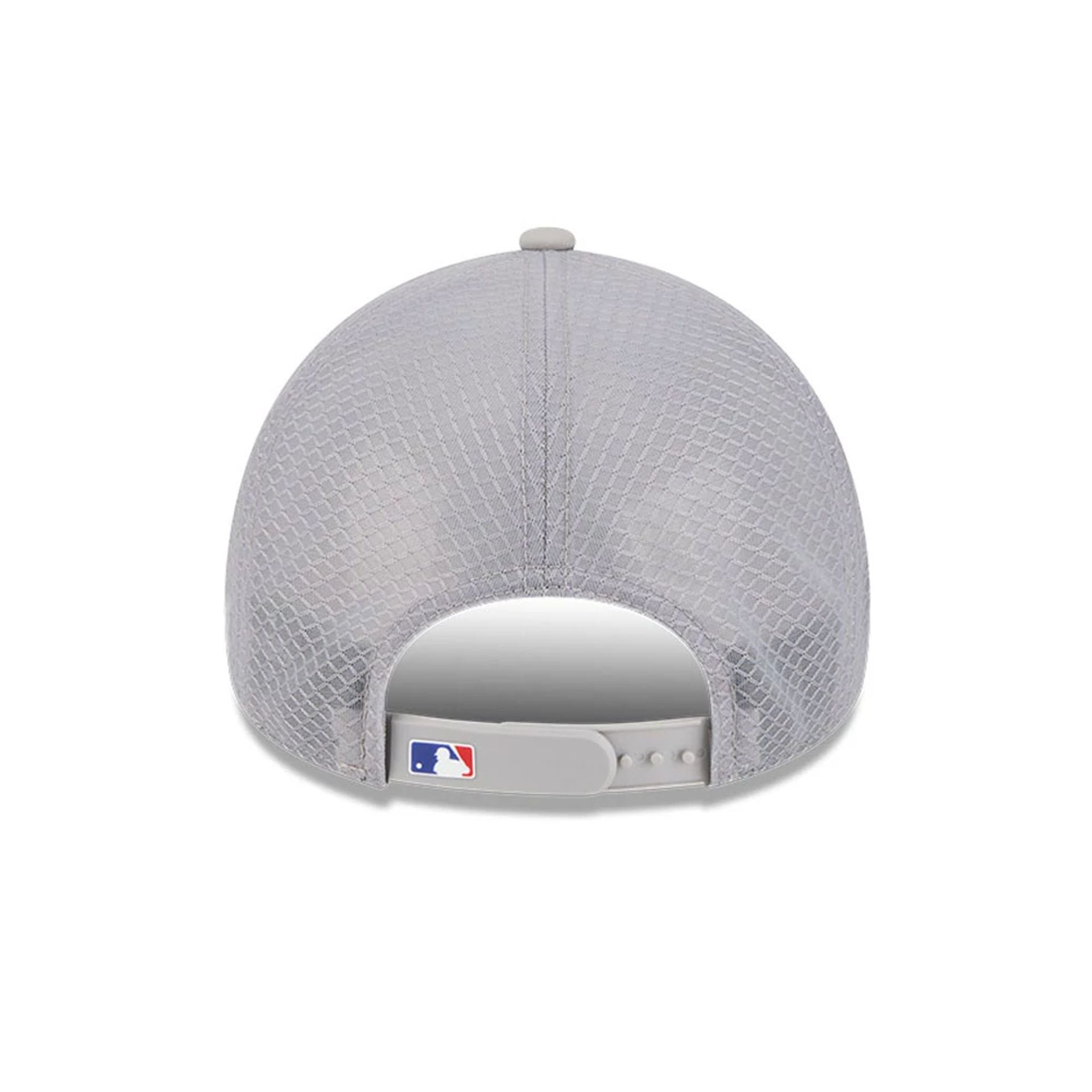 Pictured is this MLB Batting Practice 2026 LA Dodgers 9FORTY Apex cap in grey. 2