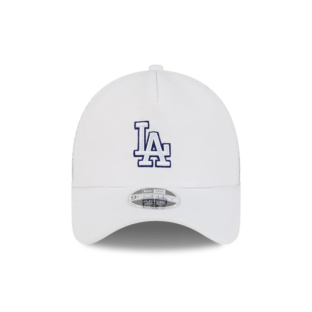 LA Dodgers MLB Batting Practice 2026 White New Era 9FORTY Apex Adjustable Cap, front view showing the raised blue embroidered LA logo on the structured white crown with a curved visor and a 9FORTY size sticker on the visor.