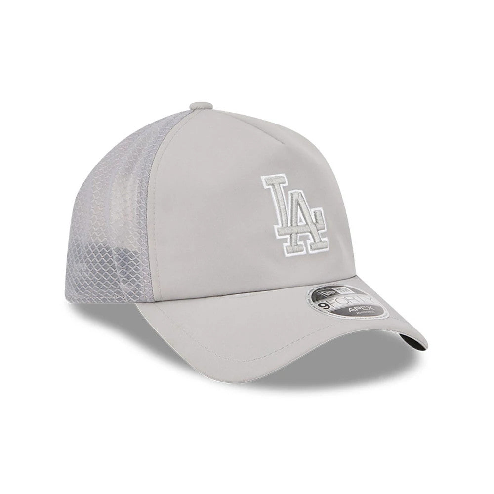 LA Dodgers MLB Batting Practice 2026 Grey New Era 9FORTY Apex Adjustable Cap, three-quarter view showing the raised white LA logo on the grey front panel, structured crown and a silver 9FORTY size sticker on the curved visor.