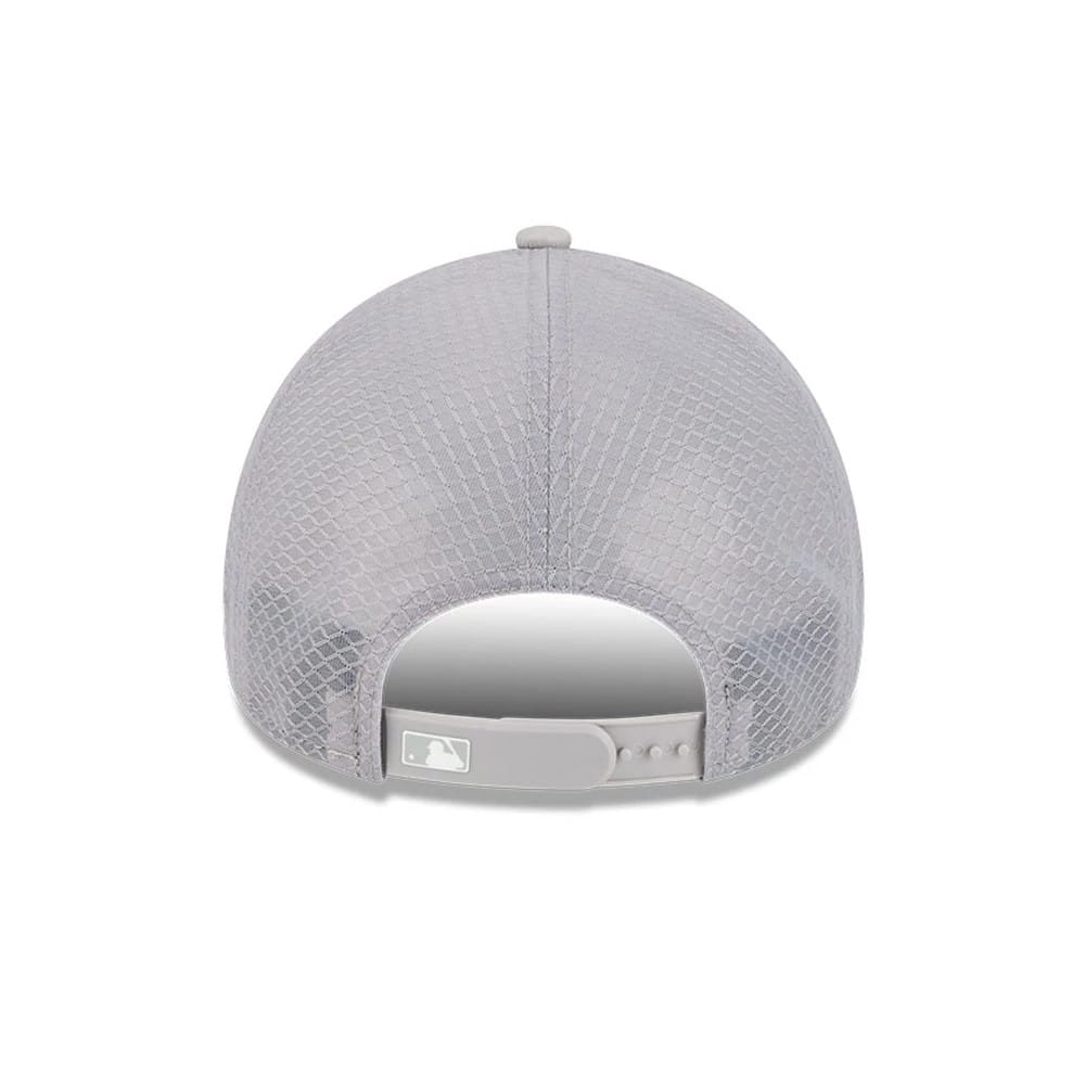 Pictured is this MLB Batting Practice 2026 LA Dodgers 9FORTY Apex cap in grey. 2