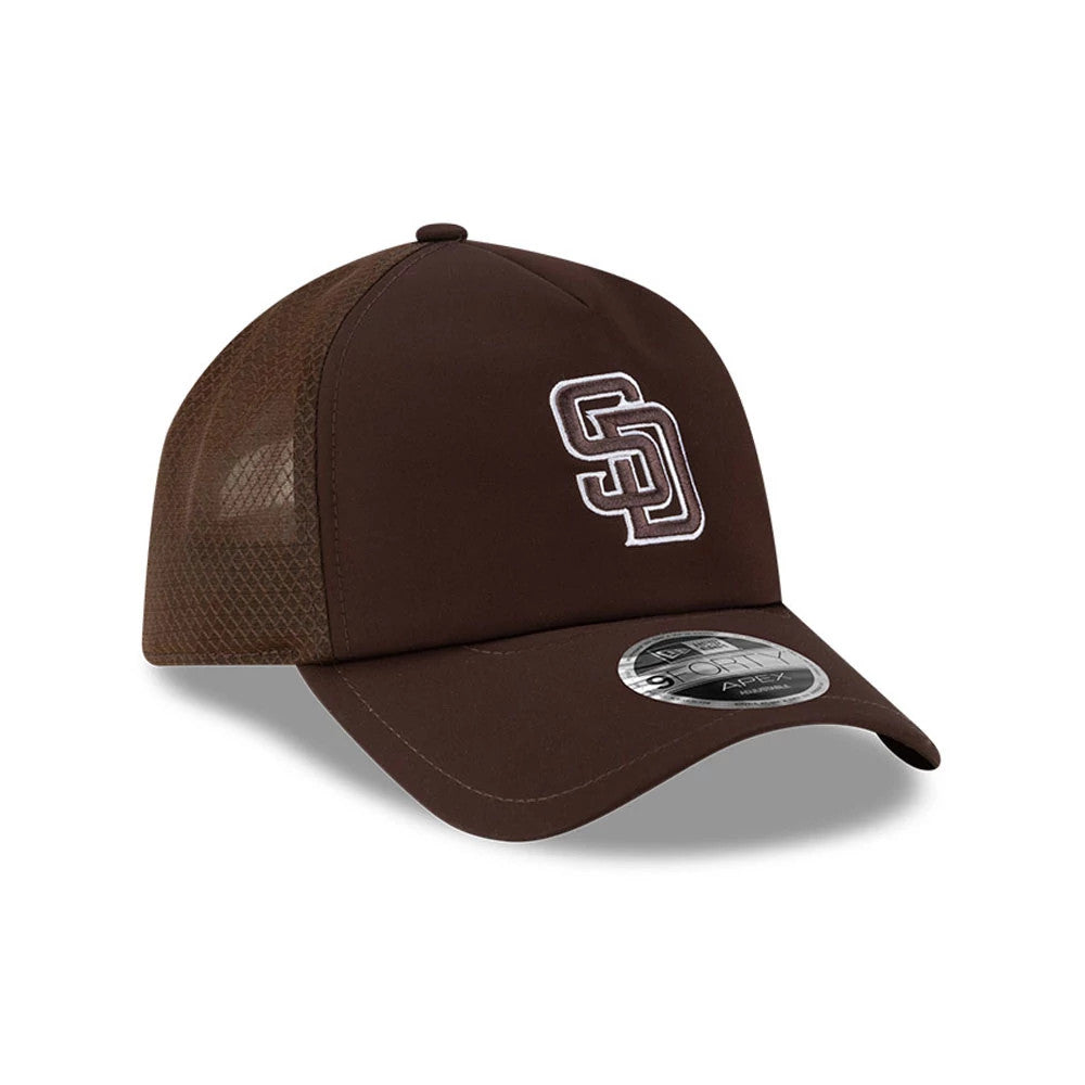 San Diego Padres MLB Batting Practice 2026 Dark Brown New Era 9FORTY Apex Adjustable Cap, three-quarter view showing a raised white SD logo on the front panel, a brown curved visor with a 9FORTY size sticker, and mesh side panels.