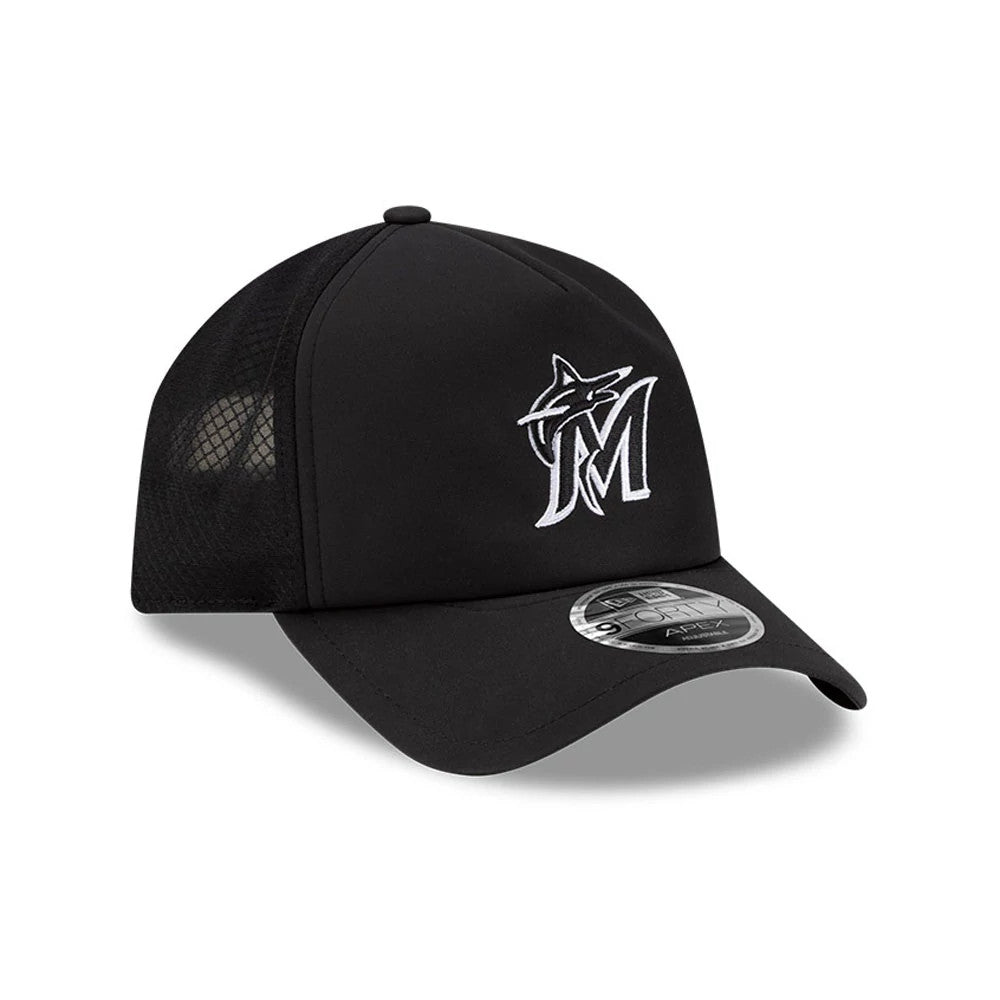 Miami Marlins MLB Batting Practice 2026 Black New Era 9FORTY Apex Adjustable Cap, front view showing the white and grey embroidered Marlins logo on the front panel, black curved visor with 9FORTY size sticker, and black mesh side panels.