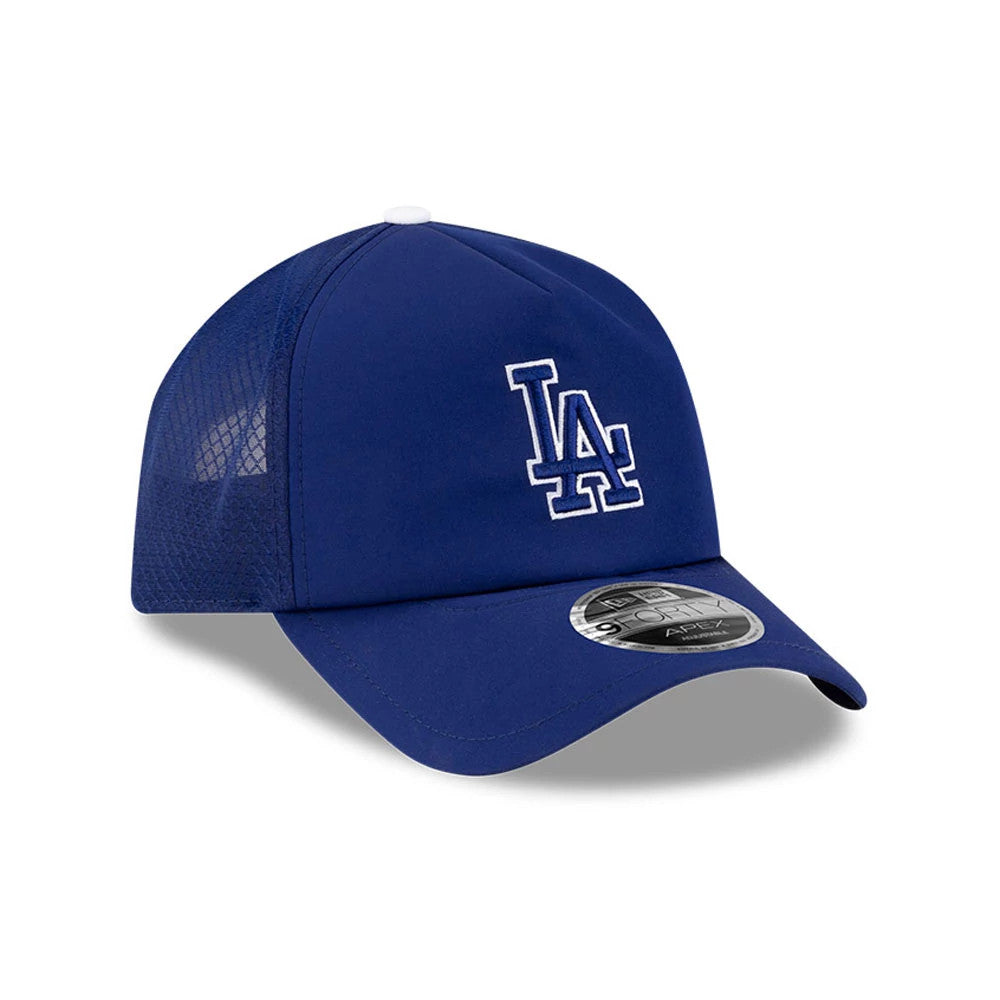 LA Dodgers MLB Batting Practice 2026 Dark Blue New Era 9FORTY Apex Adjustable Cap, three-quarter view showing the white embroidered LA logo on the front panel, with a curved blue visor and a 9FORTY size sticker, plus a mesh side panel.