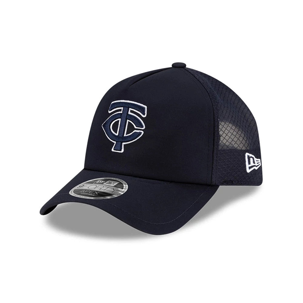 Minnesota Twins MLB Batting Practice 2026 Navy New Era 9FORTY Apex Adjustable Cap, three-quarter view showing a navy crown with white embroidered TC logo on the front panel, mesh sides, and a 9FORTY size sticker on the curved visor.