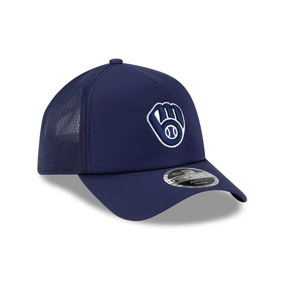 Milwaukee Brewers MLB Batting Practice 2026 Navy New Era 9FORTY Apex Adjustable Cap, three-quarter view showing the white raised embroidered Brewers logo on the front panel, curved navy visor, and 9FORTY size sticker.