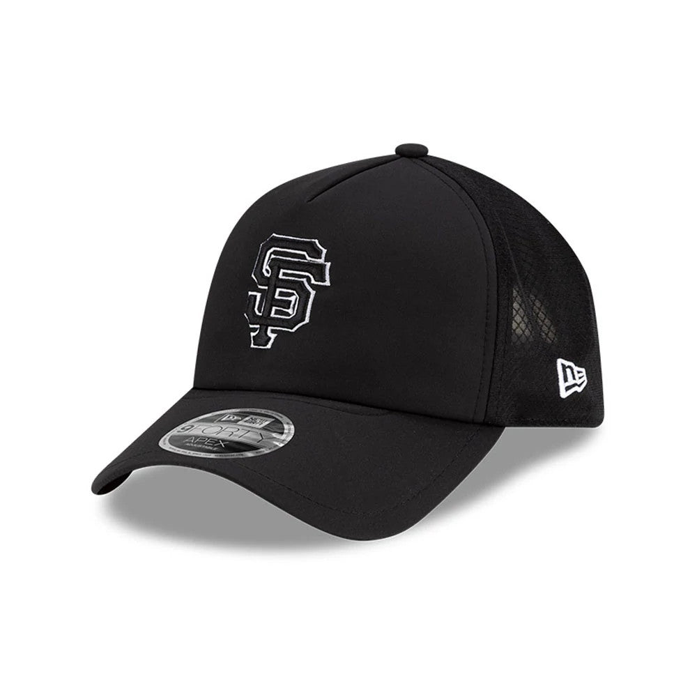 San Francisco Giants MLB Batting Practice 2026 Black New Era 9FORTY Apex Adjustable Cap, three-quarter view showing the raised white embroidered SF logo on the front panel, black mesh side panels, and a 9FORTY size sticker on the curved visor.