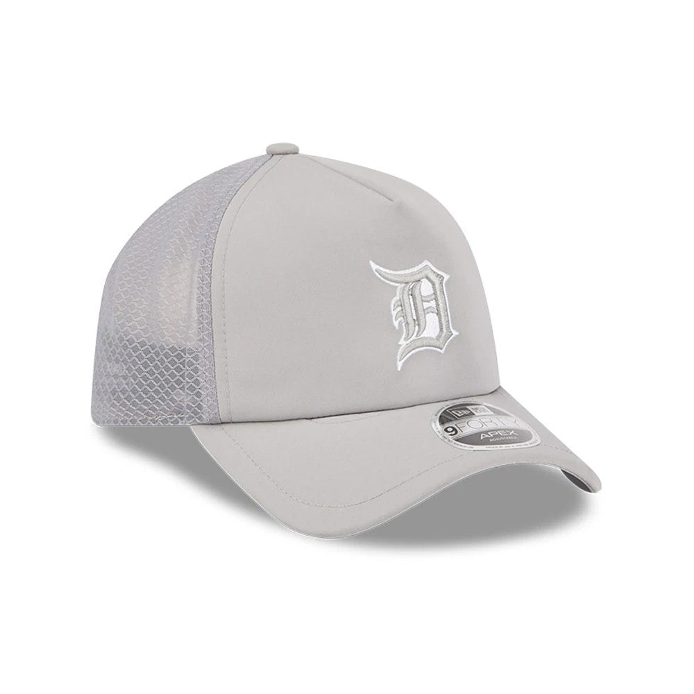 Detroit Tigers MLB Batting Practice 2026 Grey New Era 9FORTY Apex Adjustable Cap, three-quarter view showing the raised white embroidered Detroit Tigers logo on the front panel, grey mesh side panels, and a 9FORTY size sticker on the curved visor.