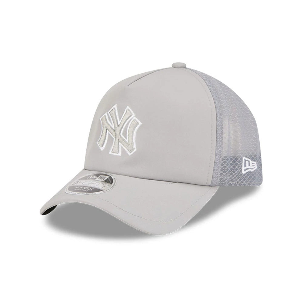 New York Yankees MLB Batting Practice 2026 Grey New Era 9FORTY Apex Adjustable Cap, three-quarter view showing raised white NY embroidery on the front panel, a grey mesh rear with embroidered New Era flag logo, and a 9FORTY size sticker on the visor.