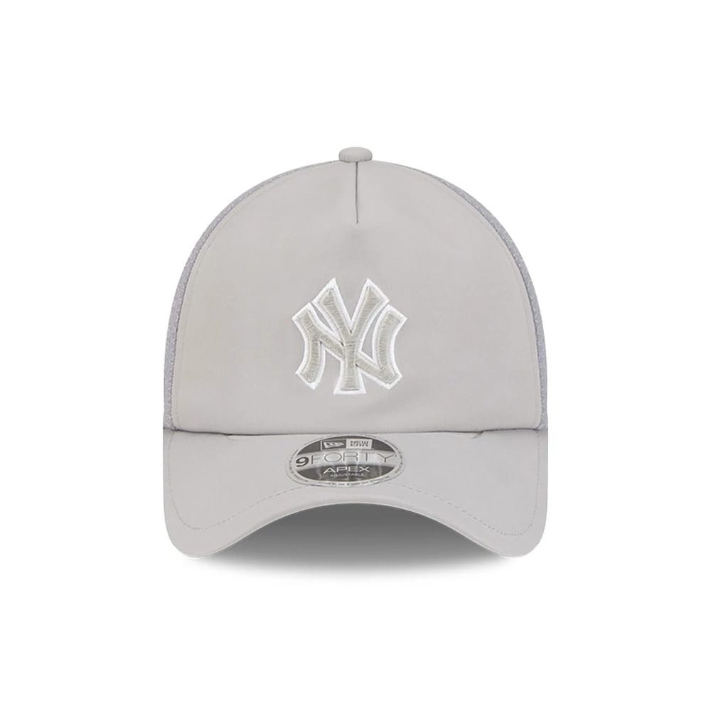 Pictured is this MLB Batting Practice 2026 New York Yankees 9FORTY Apex cap in grey. 2