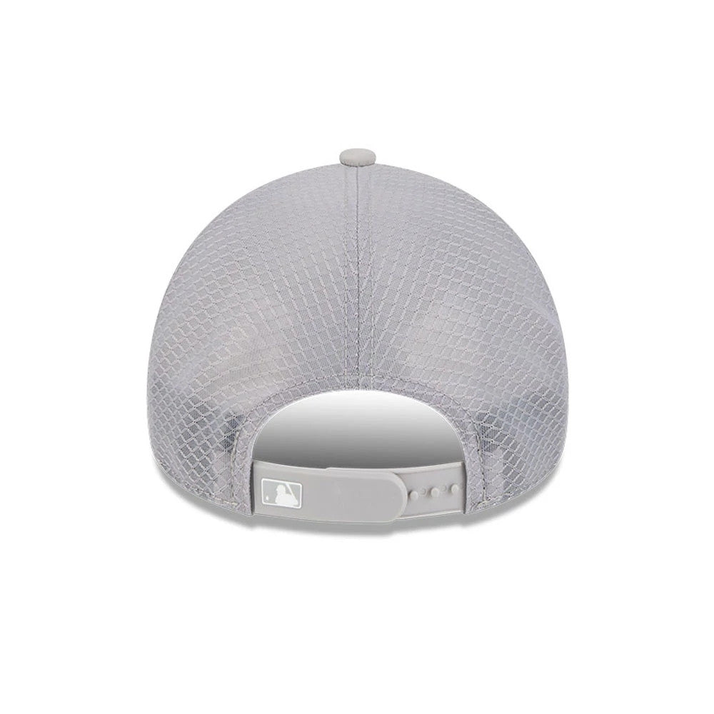 New York Yankees MLB Batting Practice 2026 Grey New Era 9FORTY Apex Adjustable Cap, rear view showing the white MLB Batterman logo on the grey adjustable strap, featuring a mesh-patterned grey crown and top button.