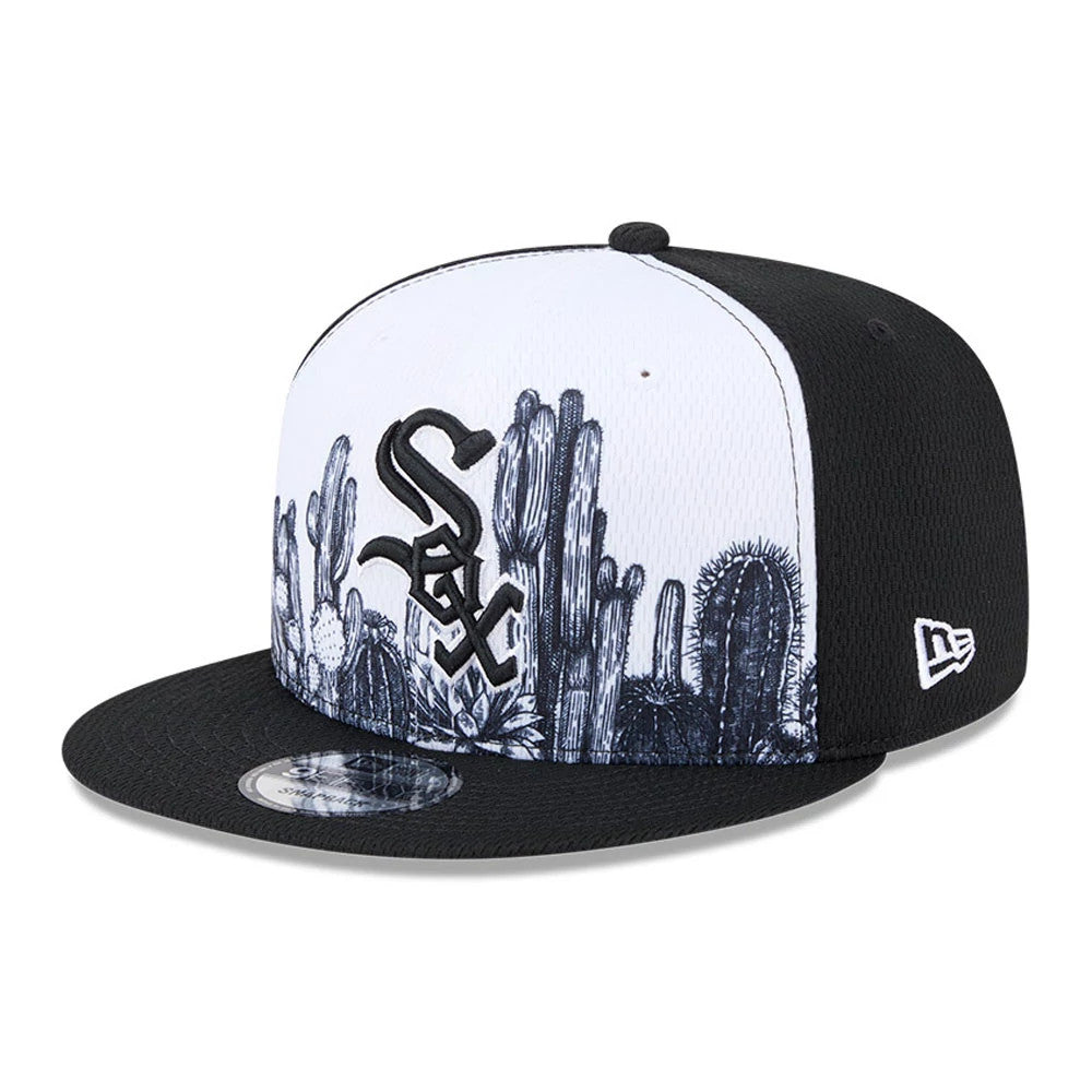 Pictured is this MLB Grow Chicago White Sox 9FIFTY Snapback cap in black. 1