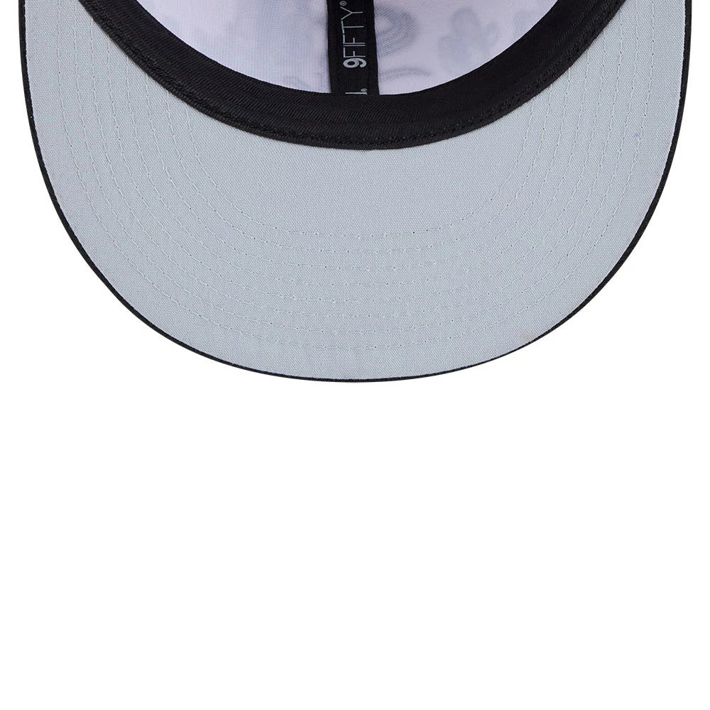 Pictured is this MLB Grow Chicago White Sox 9FIFTY Snapback cap in black. 2