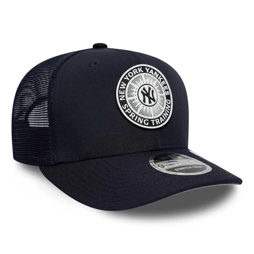 New York Yankees MLB Circles Navy New Era 9SEVENTY Stretch Snap Adjustable Cap, three-quarter view with a circular embroidered Yankees Spring Training patch on the front panel, mesh rear panels and a silver 9SEVENTY size sticker on the curved visor.