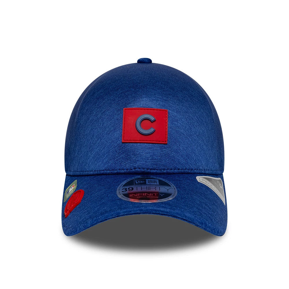 Chicago Cubs MLB Clubhouse Blue New Era 39THIRTY Infinity Stretch Fit Cap, front view showing a raised red and blue C logo on the front panel, with a 39THIRTY size sticker on the blue curved visor.
