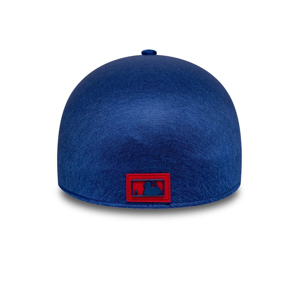 Chicago Cubs MLB Clubhouse Blue New Era 39THIRTY Infinity Stretch Fit Cap, rear view showing a blue MLB Batterman logo outlined in red at the centre of the back, with a seamless blue crown and top button.