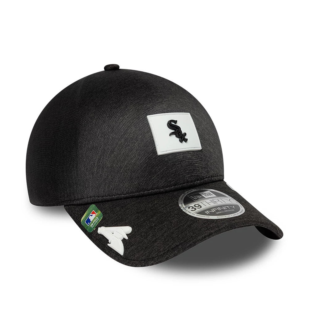 Chicago White Sox MLB Clubhouse Black New Era 39THIRTY Infinity Stretch Fit Cap, three-quarter view showing a black Sox logo patch on the front, a dark curved visor with a 39THIRTY size sticker, and a white MLB Batterman logo on the visor.