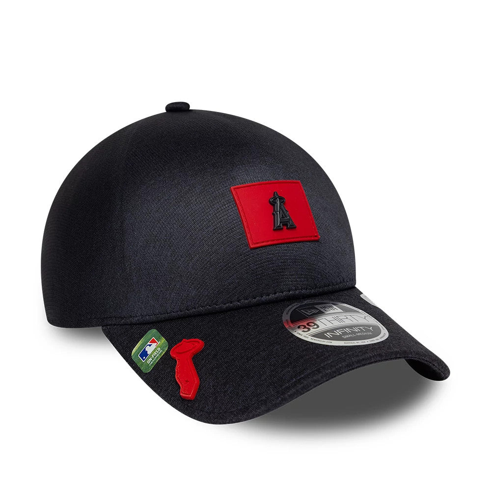 LA Angels MLB Clubhouse Black New Era 39THIRTY Infinity Stretch Fit Cap, three-quarter view showing the black raised A logo on a red patch on the front panel, and the 39THIRTY size sticker on the curved black visor with red and green patches.
