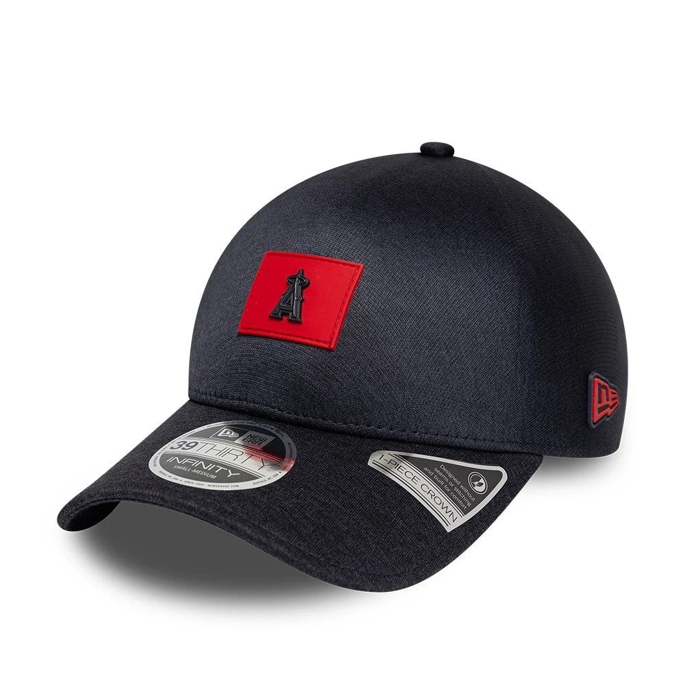 LA Angels MLB Clubhouse Black New Era 39THIRTY Infinity Stretch Fit Cap, three-quarter view showing the red embroidered A logo on a red patch on the front panel, with a 39THIRTY size sticker on the curved black visor.