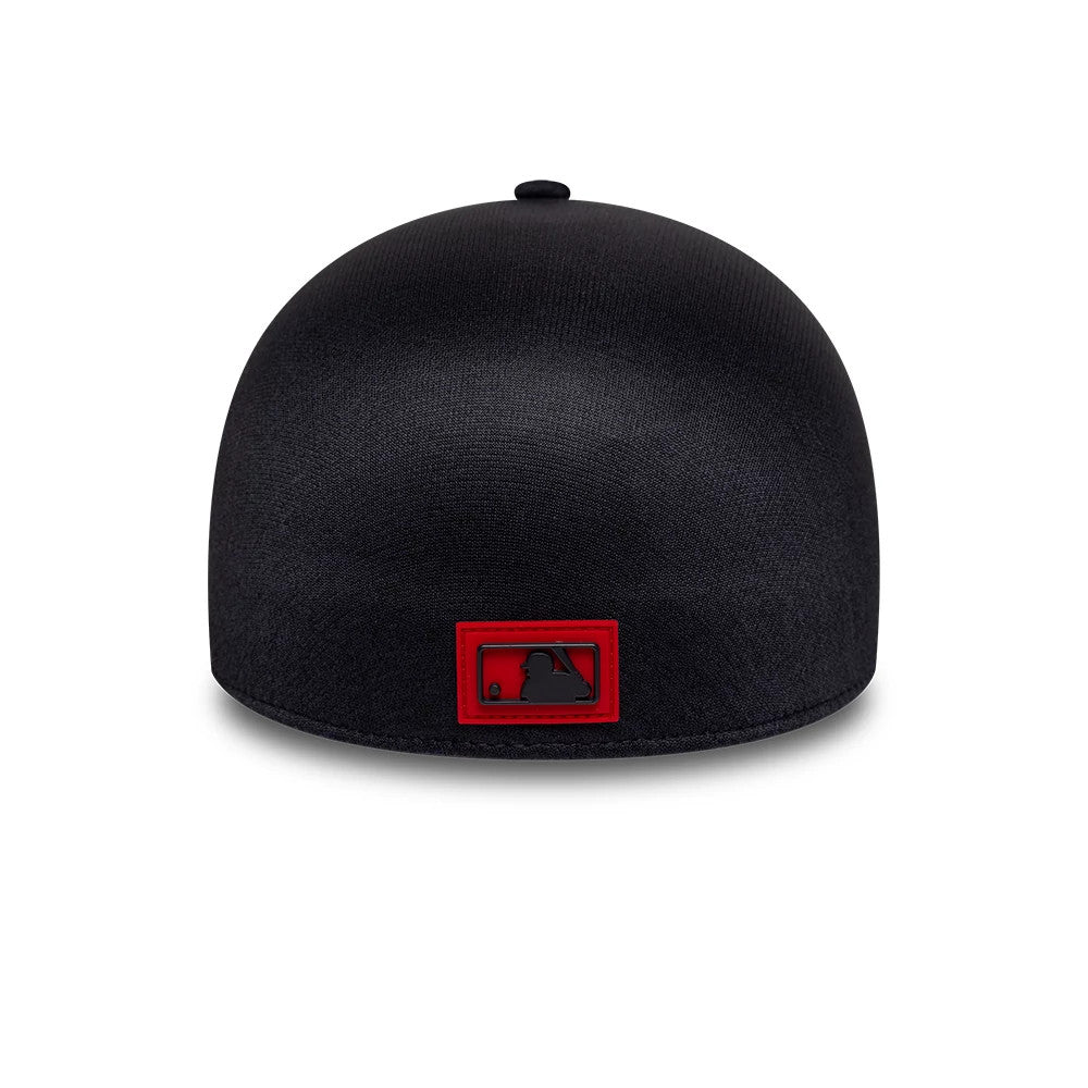 Washington Nationals MLB Clubhouse Black New Era 39THIRTY Infinity Stretch Fit Cap, rear view showing the MLB Batterman logo in a red frame at the centre of the back, with a seamless black structured crown and top button.