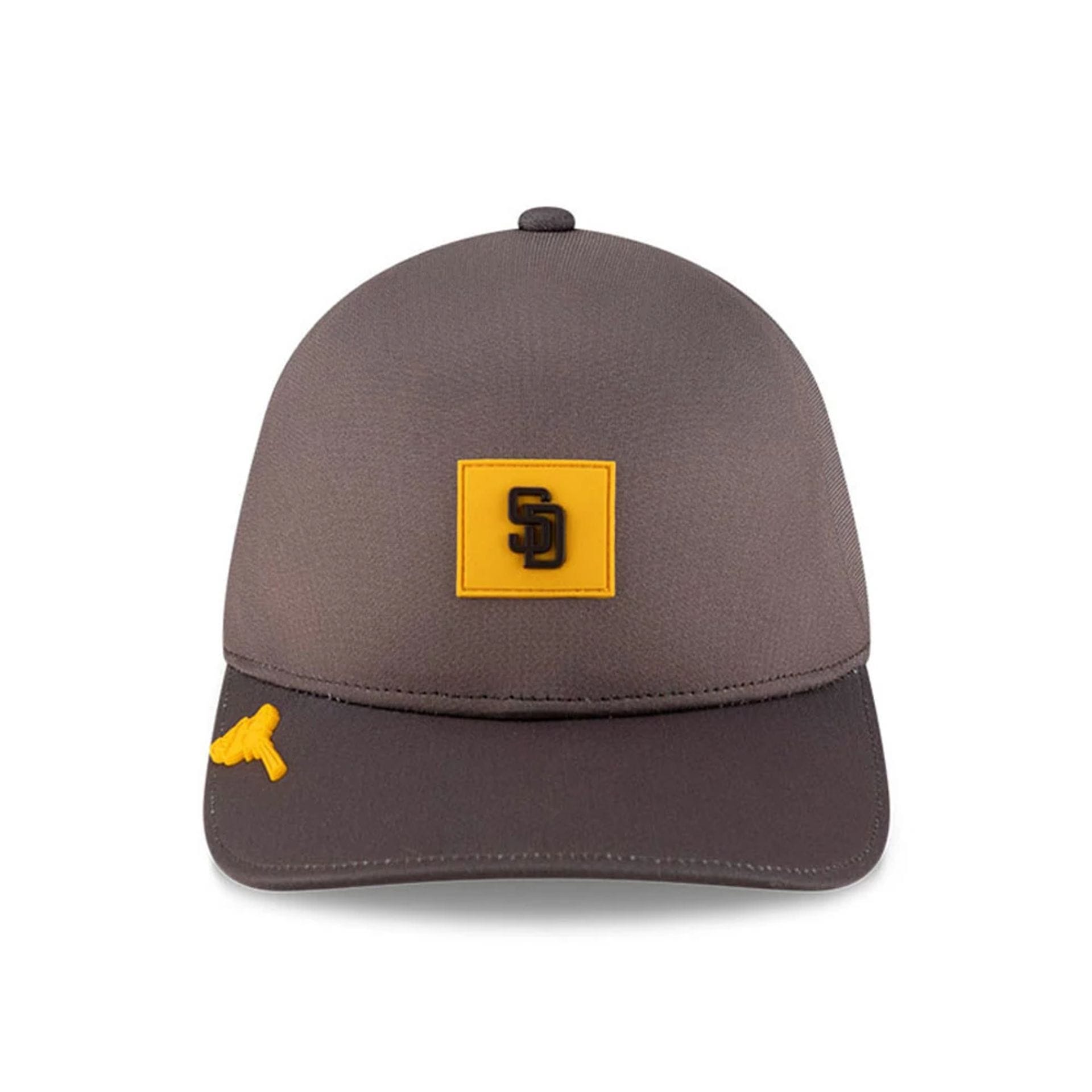 Pictured is this MLB Clubhouse San Diego Padres 39THIRTY Infinity Stretch Fit cap in dark brown. 2