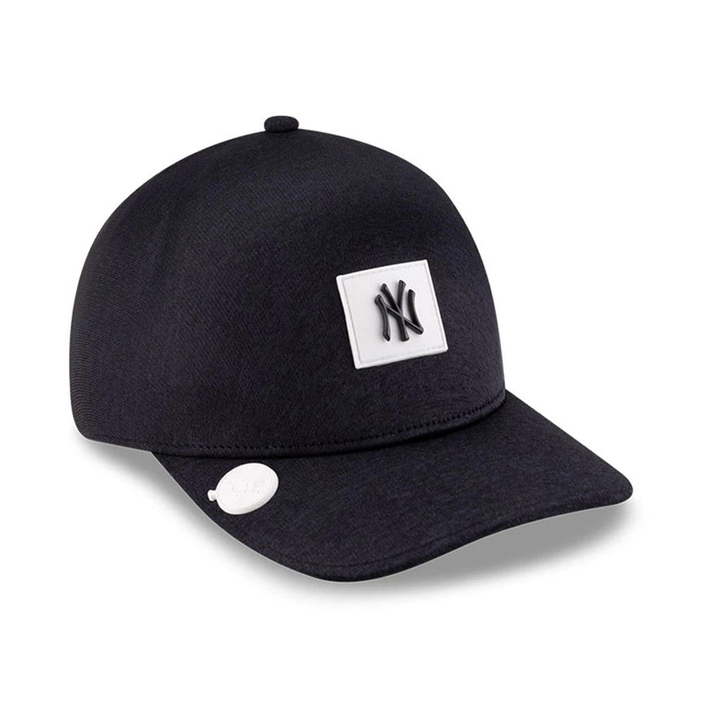 New York Yankees MLB Clubhouse Navy New Era 39THIRTY Infinity Stretch Fit Cap, three-quarter view showing the raised black NY logo on a white patch on the structured crown, with a slightly curved visor and a small white 39THIRTY size sticker.