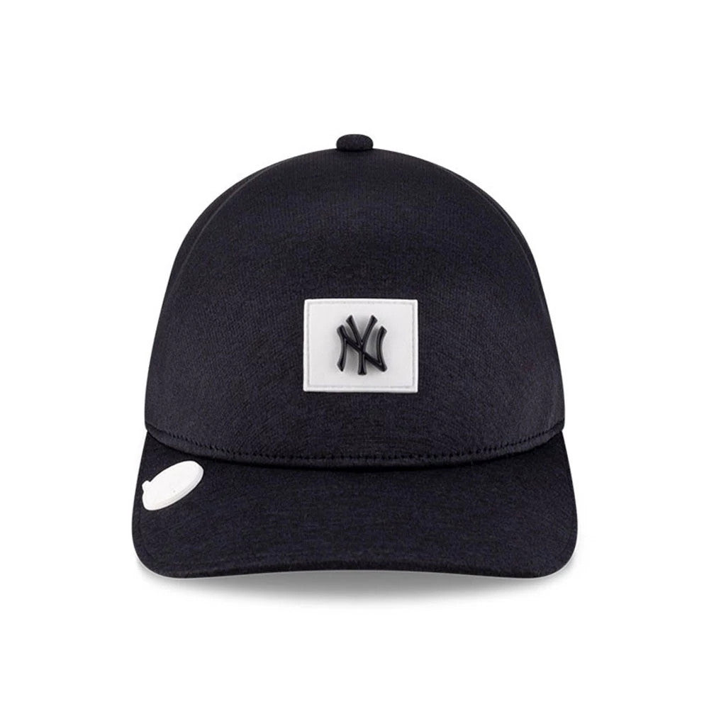 New York Yankees MLB Clubhouse Navy New Era 39THIRTY Infinity Stretch Fit Cap, front view showing a black 3D embroidered NY logo on a white patch on the structured navy crown, with a curved visor and a white 39THIRTY size sticker.
