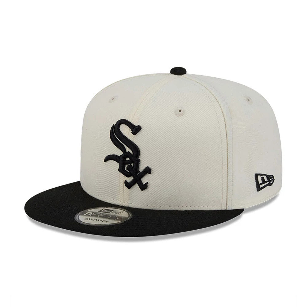Chicago White Sox MLB Localized White New Era 9FIFTY Snapback Adjustable Cap, front view showing a raised black Sox logo embroidered on the front panel, black flat visor with a 9FIFTY size sticker, and New Era flag logo on the left side.