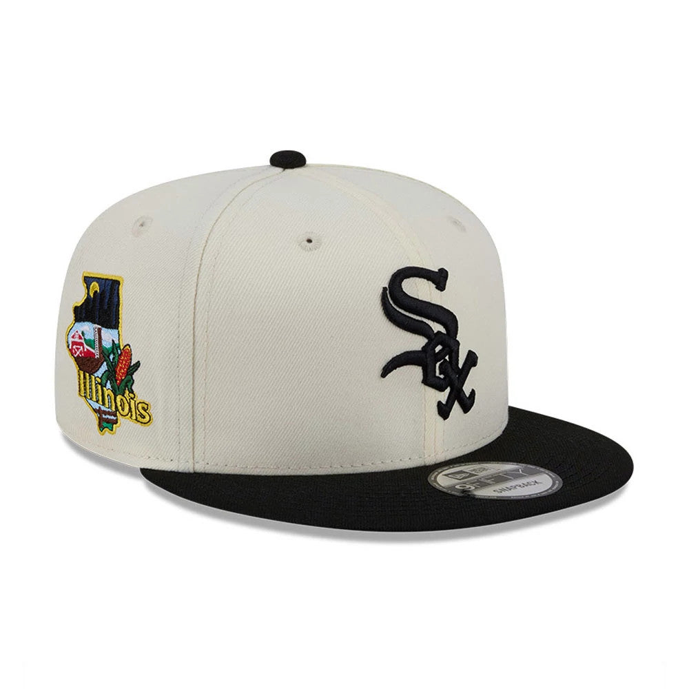 Chicago White Sox MLB Localized White New Era 9FIFTY Snapback Adjustable Cap, three-quarter view showing a raised black Sox logo on the white front panel, black flat visor with 9FIFTY size sticker and Illinois State graphic embroidered on the side.