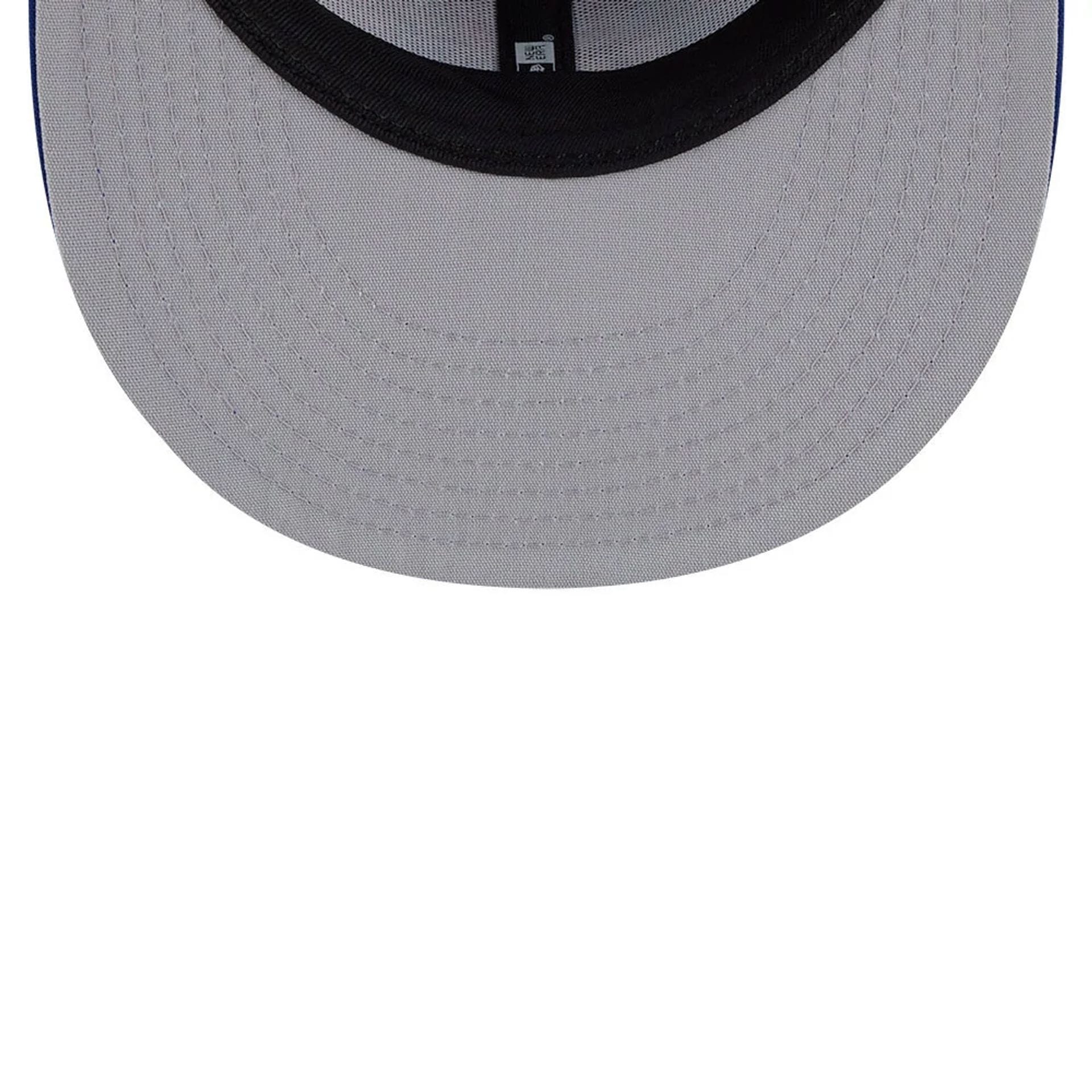 Pictured is this MLB Leaves New York Mets 59FIFTY Fitted cap in blue. 2