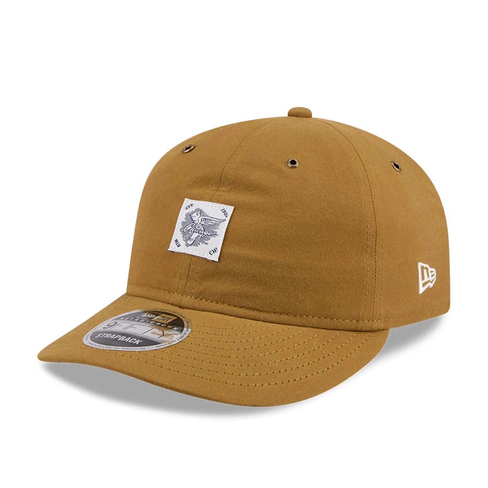 Chicago White Sox MLB Brushed Dark Beige Retro Crown New Era 9FIFTY Adjustable Cap, three-quarter view showing a white woven patch with vintage logo on the front panel, matching fabric visor, and white New Era flag logo on the left side.