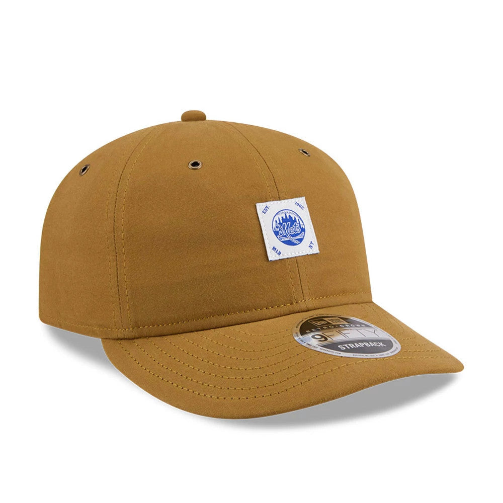 New York Mets MLB Brushed Dark Beige Retro Crown New Era 9FIFTY Adjustable Cap, three-quarter view showing the white square front patch with blue Mets graphic, curved beige visor and 9FIFTY size sticker on the visor.
