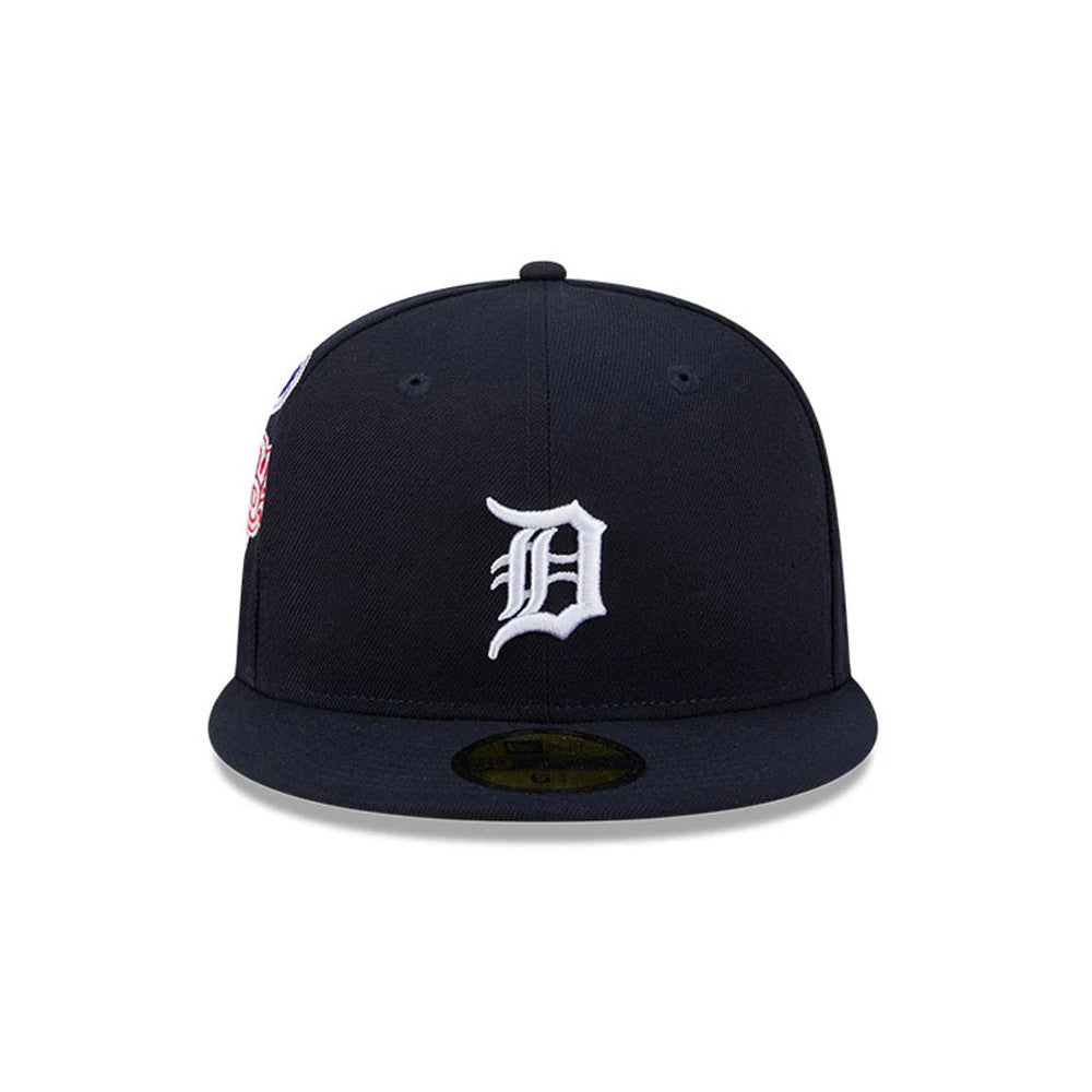 Detroit Tigers MLB Hidden Hit Navy New Era 59FIFTY Fitted Cap, front view showing the white raised D logo on the structured navy crown, with a flat navy visor and a gold 59FIFTY size sticker on the visor.