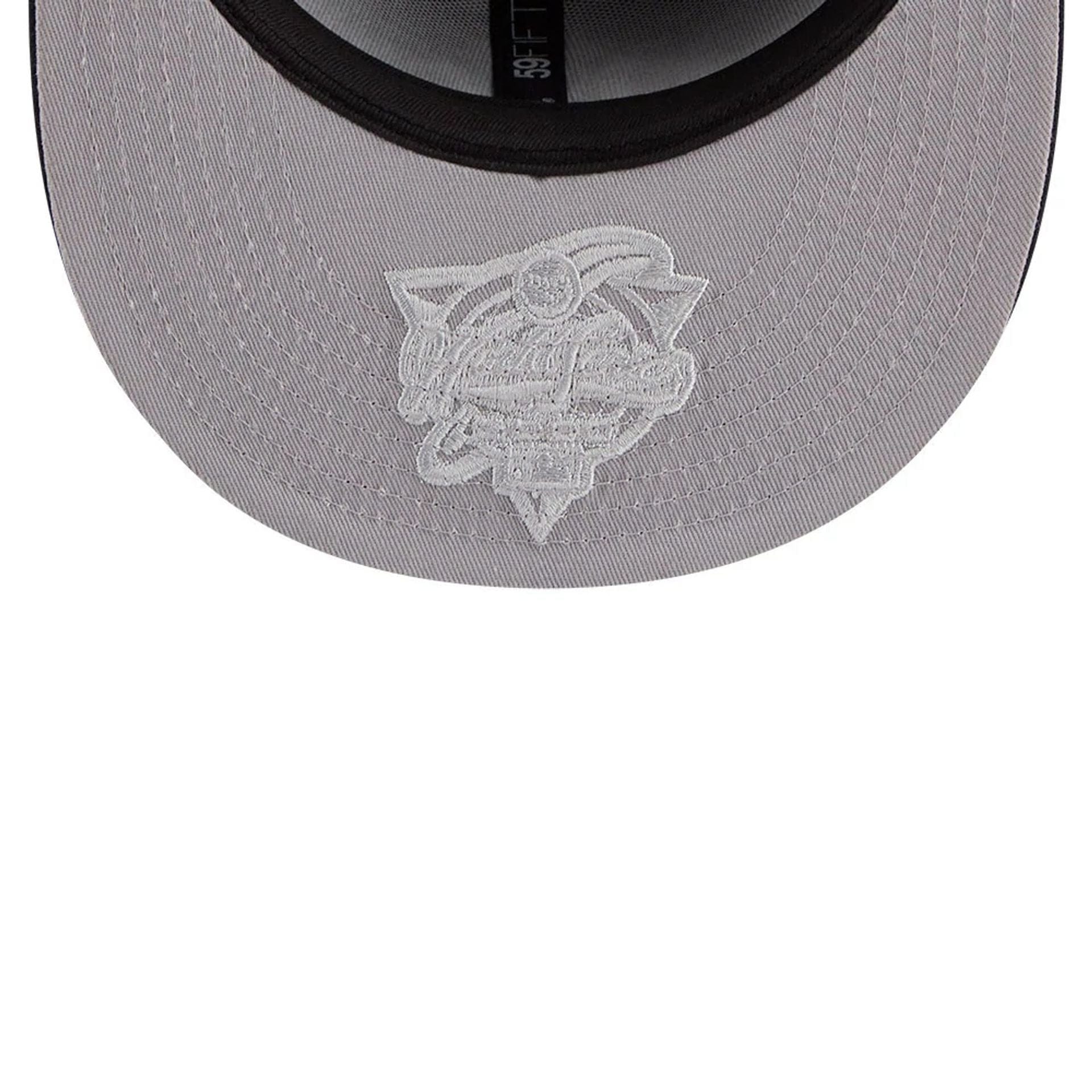 Pictured is this MLB Hidden Hit New York Yankees 59FIFTY Fitted cap in navy. 2