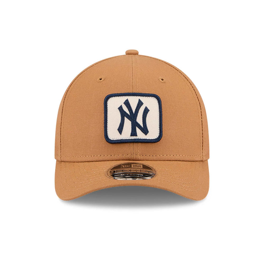 New York Yankees MLB Team Choice Beige New Era 9FORTY M-Crown Adjustable Cap, front view showing a prominent white and navy NY logo on the front panel with an arched beige visor featuring a 9FORTY size sticker in the centre.