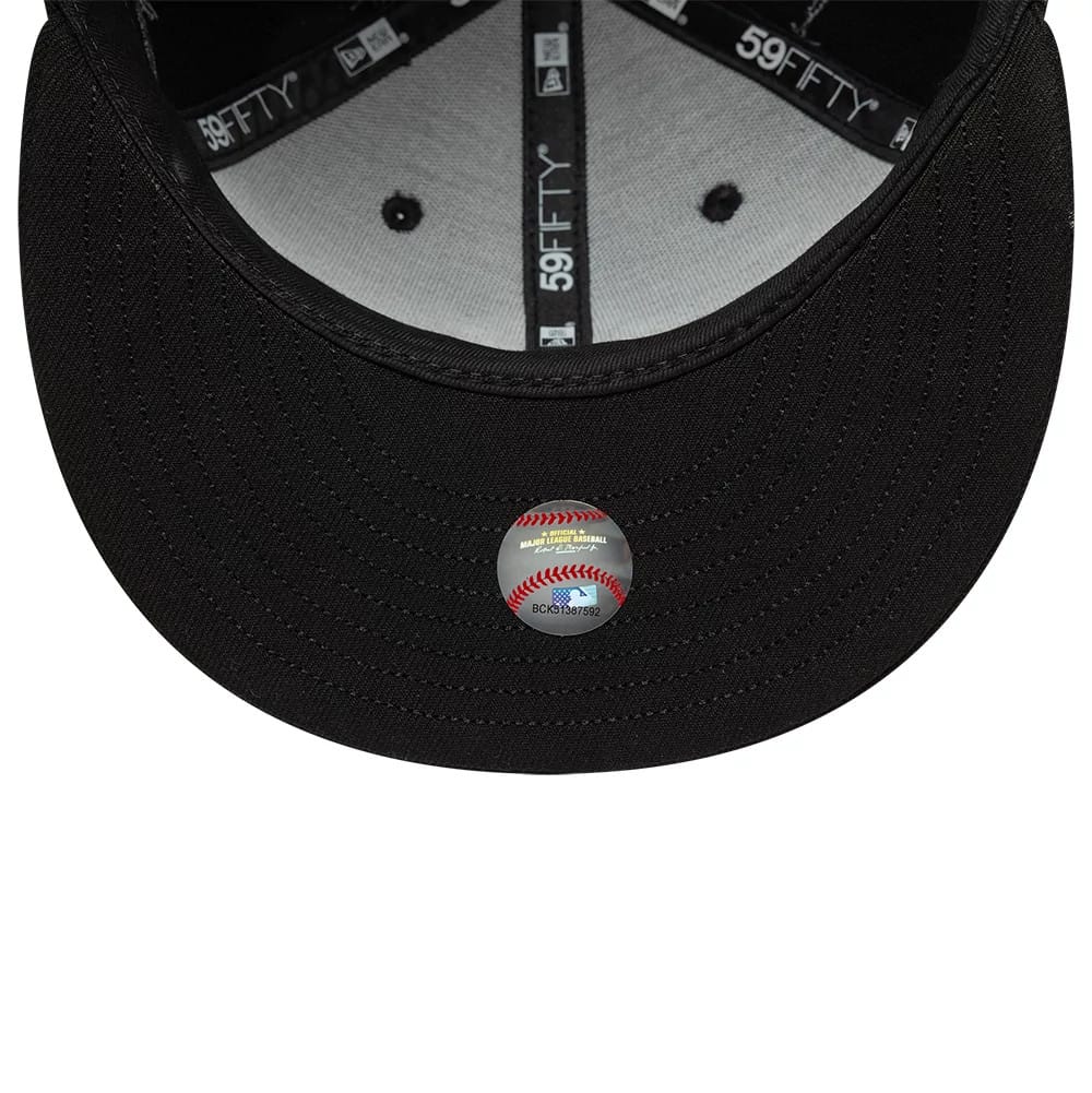 This is a New York Yankees MLB Wire Black 59FIFTY Fitted Cap 7